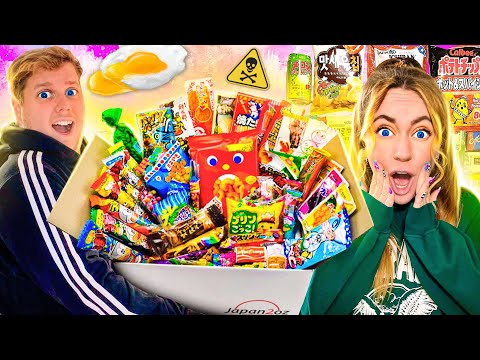 Видео: ПРОБУЕМ 70 АЗИТСКИХ СЛАДОСТЕЙ! ВАФЛИ С ЯИЧНИЦЕЙ !