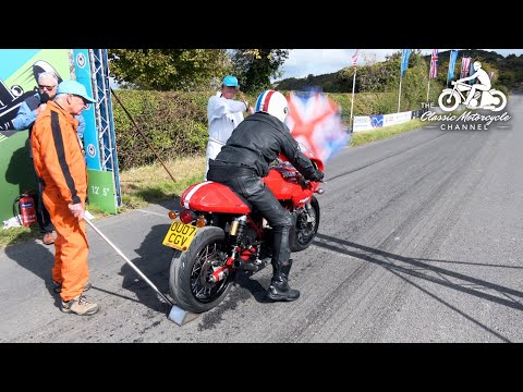 Видео: Подъём на холм Коп 2025 года — лучшие моменты классического мотоциклетного экшена