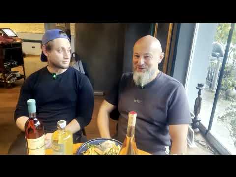 Видео: Янтарное вино или дымная чача? Идеальный дуэт для лосося