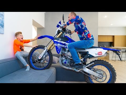 Видео: Доигрался...ПОКАТУХИ в ДОМЕ.We ride a Yamaha in the house.
