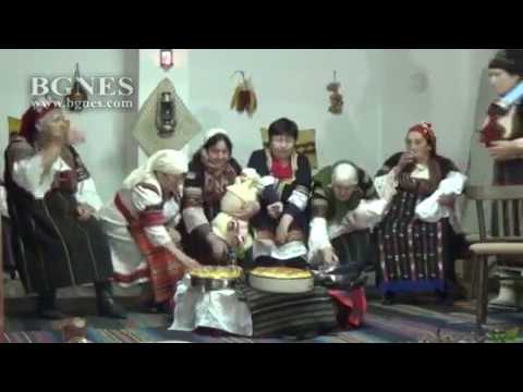 Видео: Бабинден с много хумор празнуваха в дупнишкото село Бистрица