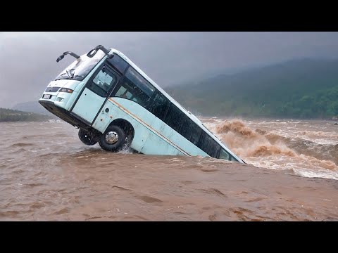 Видео: За Секунду До! Эти Случаи Удалось Снять на Камеру