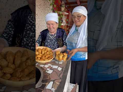 Видео: Rare Kazakh Dish: Baramysh (Meat and Stomach) Редкое казахское блюдо: Барамыш .