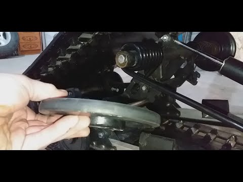 Видео: Как снять верхний каток снегохода Тайга (замена пружины)
