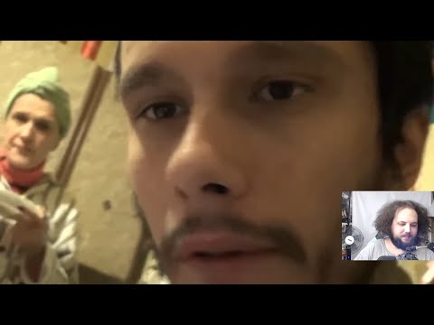 Видео: Бэбэй смотрит как Толян и Королева улья эстетично хрумкают пиццы. (личность Королевы улья раскрыта)
