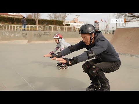 Видео: Как научить ребёнка кататься на роликах. Пошаговая инструкция
