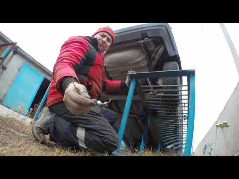 Видео: Ремонт ваз 2109 , замена заливного патрубка бензобака .