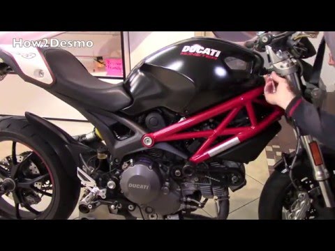 Видео: Как снять бак на Ducati Monster 696, 796, 1100.
