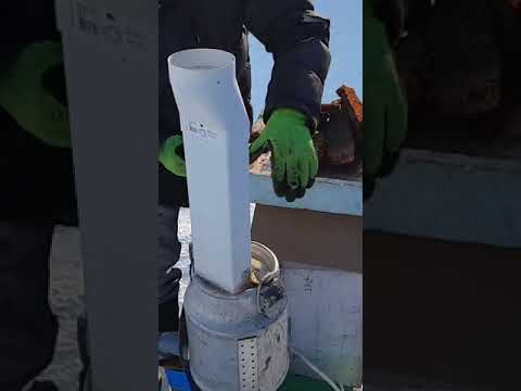 Видео: Как на пасеке Матюшкиных получают пергу. Аппарат для выбивания перги.