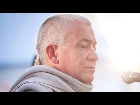 Видео: Важность общения с вайшнавами, выражение почтения всем вайшнавам - ЕМ Чайтанья Чандра Чаран прабху