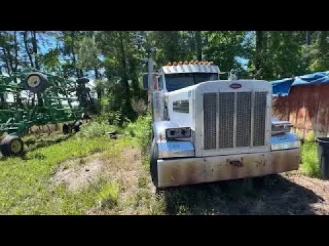 Видео: Нашёл брошенный peterbilt 379. и как тянет на подъём Cummins isx 605 сил