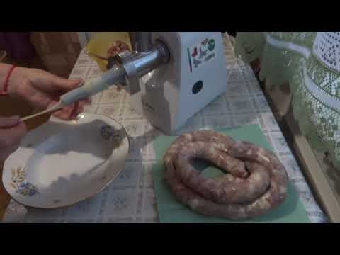 Видео: Обзор электромясорубки BOSCH MFW2515W.  Делаем домашнюю колбасу.