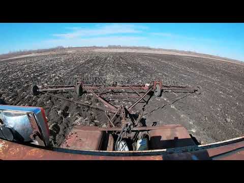 Видео: Трактор Т-150 с двигателем СМД # Закрытье влаги # Сезон 2021