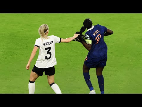 Видео: Жестокие драки и 0% спортивного поведения в женском футболе