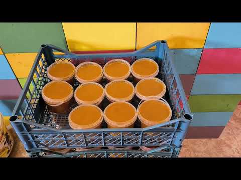 Видео: Стимулирующая подкормка пчелосемей. Рецепт, приготовление, раздача.