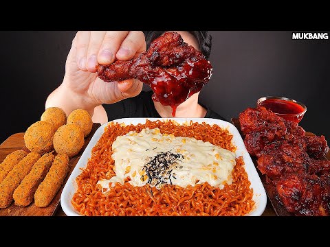 Видео: острая курица и лапша FIRE NOODLES WITH CORN CHEESE & SPICY CHICKEN EATING ASMR MUKBANG