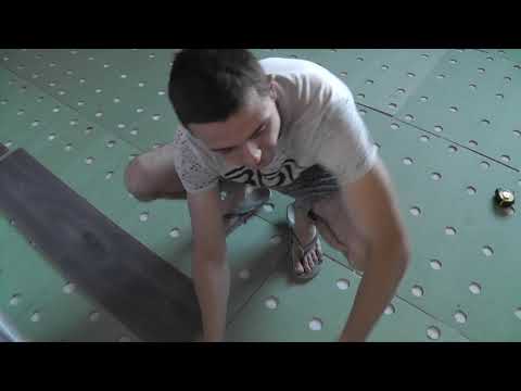 Видео: Укладка ламината на теплый пол. Изготовление правильной подложки.