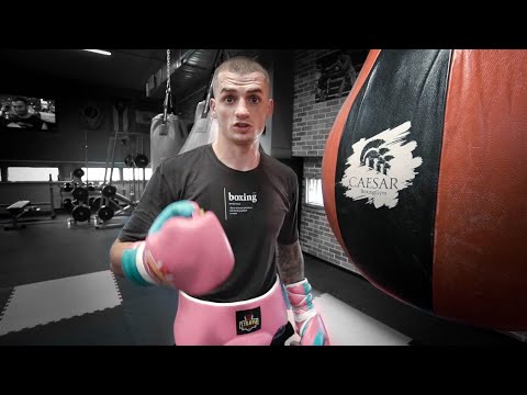 Видео: Нестандартный удар от чемпиона мира по боксу Глеба Бакши