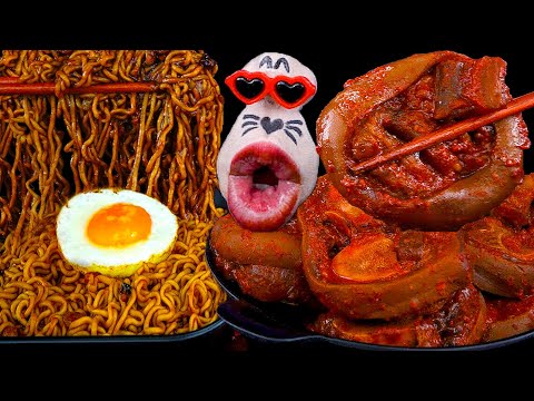 Видео: ASMR-шоу еды с гигантскими острыми тушками говядины и лапшой из черных бобов (субтитры) 🌶️