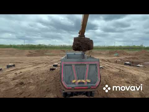 Видео: Работа на экскаваторе, стройка погрузка грунта