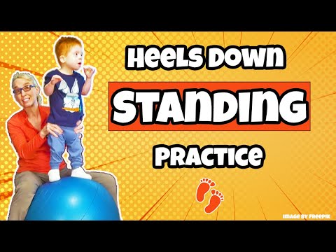 Видео: Помощь ребёнку с синдромом Дауна | Стояние на мяче для равновесия 👣⚽ | Детский физиотерапевт № 93