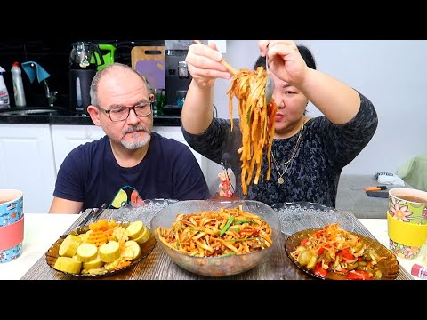 Видео: МУКБАНГ УДОН С Генеральским салатом и Красивыми маринованными кабачками