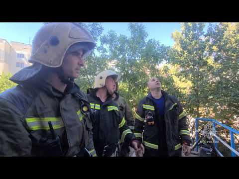 Видео: Ликвидация пожара в многоквартирном доме в пгт. Молодёжном. 31.07.2025