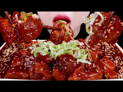 Видео: АСМР ЕДА Коленный хрящ коровы острый Звук еды