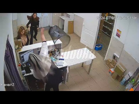 Видео: Женская схватка с урной и ножницами