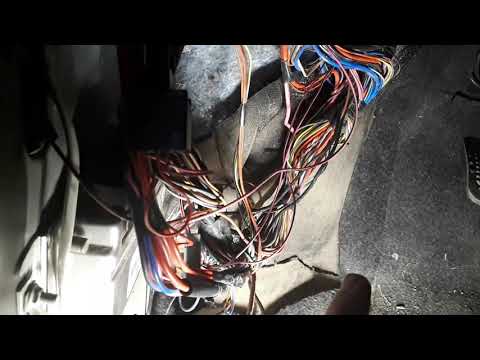 Видео: Не заводится Нива, горит третий предохранитель