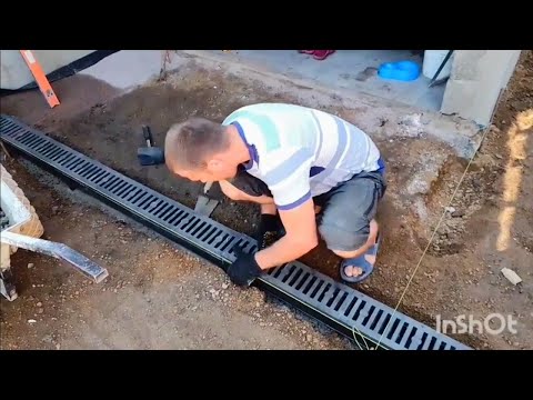 Видео: Монтаж лотков и  бордюр Тротуарная плитка старый город