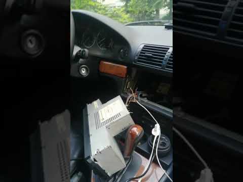 Видео: Bmw e39 aux в штатную акустику!