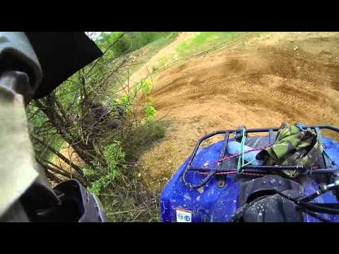 Видео: Yamaha Grizzly 300 река Москва - карьер под Звенигородом