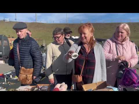 Видео: ТОРГИ НА БАРАХОЛКЕ. 1 День из жизни торгаша барахлом. МУСОРЩИК