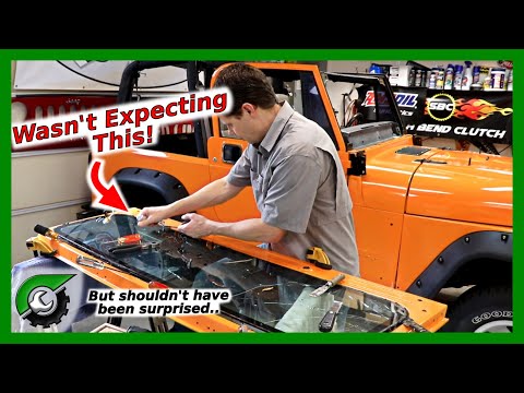 Видео: Замена лобового стекла Jeep Wrangler YJ