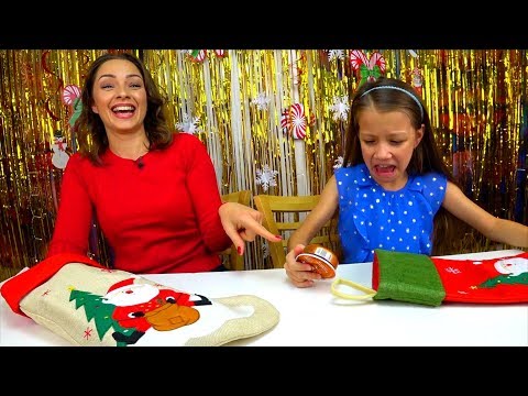 Видео: НАЩУПАЙ СЛАДОСТЬ или СЪЕШЬ ГАДОСТЬ Челлендж на Новый Год Challenge / Вики Шоу
