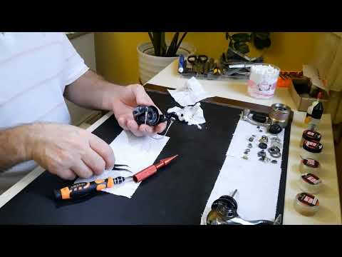 Видео: Shimano Stella 3000 FE. ТО и регулировки. Часть 1.