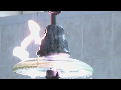 Видео: Испытания  подвесных изоляторов (Test suspension insulators)