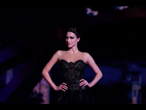 Видео: Алина Загитова. Чёрный Лебедь стал белым! Финал шоу "Лебединое озеро" Санкт-Петербург 07.01.25 19:00