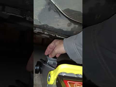 Видео: Домкрат подкатной Matrix. Короткий обзор и первое использование 