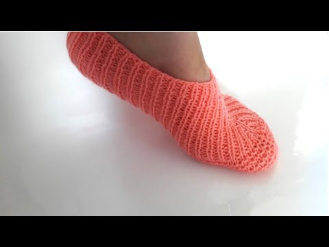 Видео: Следки на двух спицах  легкий способ вязания