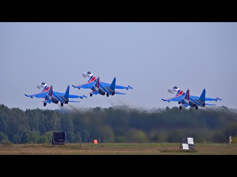Видео: "Русские витязи" на Правдивом. Групповой пилотаж на Су-35С. Август, 2022.