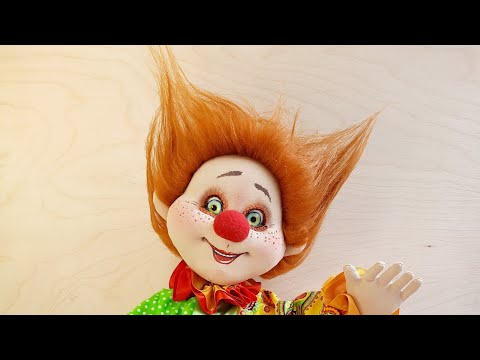 Видео: Кукла клоун Колясик,  оформление головы куклы паричком.
