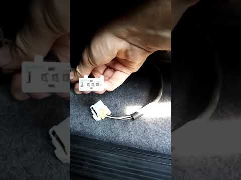 Видео: Ниссан Альмера Н16 ремонт подогрева сидений