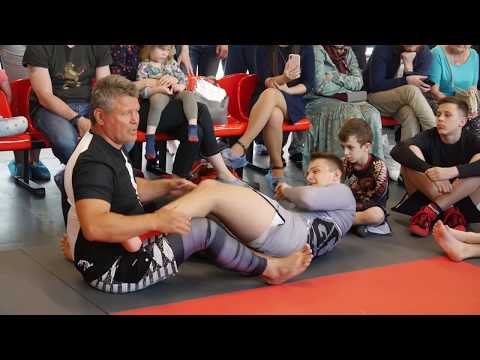 Видео: Олег Тактаров разбирает болевые приемы