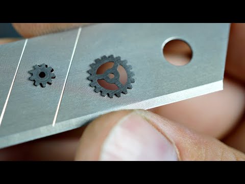 Видео: Вырезаем шестерёнку из лезвия канцелярского ножа! ProDIY