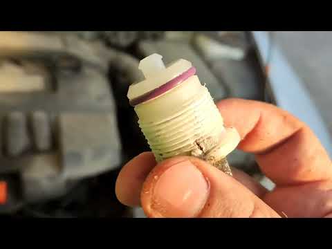 Видео: Замена пробки радиатора кондиционера на Skoda Octavia A5 1.6