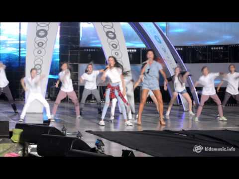 Видео: Эдэн Голан и Нюша – Вою на Луну (репетиция, Детская Новая волна 2016)