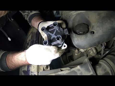 Видео: Замена модуля зажигания Калина 1,6 8 кл.