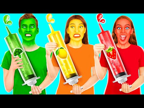 Видео: 24 часа едим еду одного цвета Челлендж | Битвы с едой от TeenChallenge